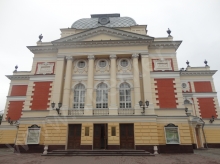 Иркутский драматический театр - вид с главного входа