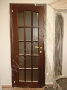Дверь деревянная из массива дуба остекленная
Resource id #33