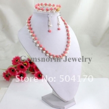 Набор из розового коралла и жемчуга (ожерелье, серьги, браслет)
Resource id #31