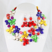 Ожерелье и серьги из разноцветной бирюзы с бабочками.
Resource id #32