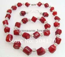 Набор из коралла (ожерелье, серьги, браслет)
Resource id #31