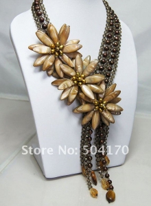 Ожерелье из речного жемчуга, хрусталя и перламутра
Resource id #30