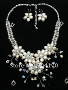 Набор из речного жемчуга (ожерелье, серьги)
Resource id #30