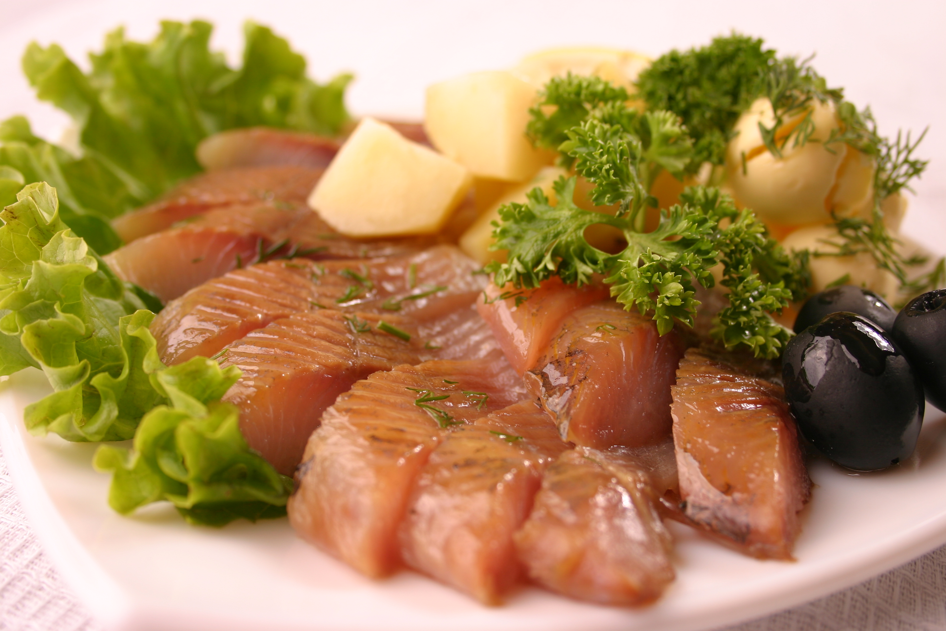 омуль байкальский соленый. омуль байкальский малосольный. омуль байкальский малосольный. сагудай сиг. закуска из омуля.